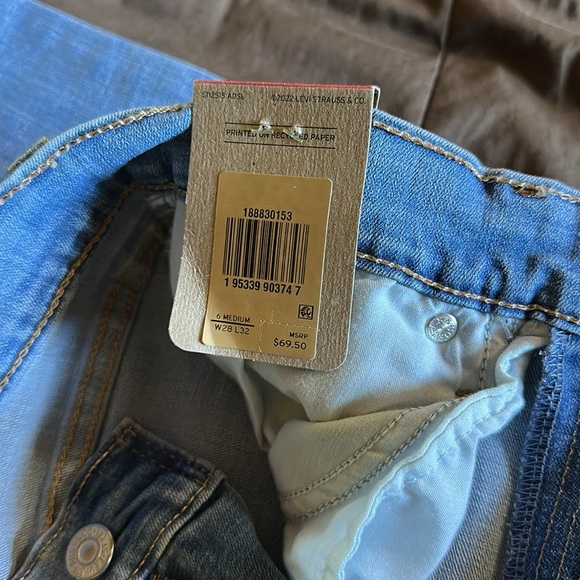 Levi’s 724 Distressed High Rise Slim Straight Jeans - Picture 6 of 16